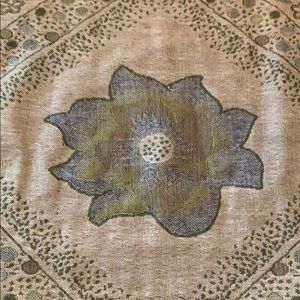 Lightweight scarp or shawl
